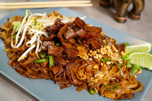 Comida asiática em um restaurante — Fotografia de Stock