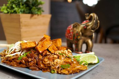 Restoranda Asya yemeği