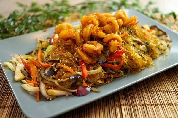 Asiatisk mat på restaurang — Stockfoto