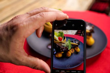 Restoranda sığır eti.