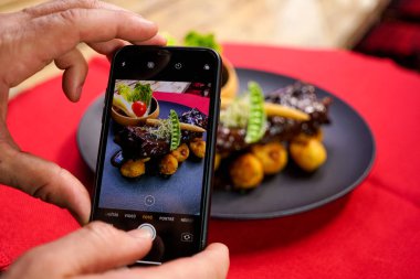 Restoranda sığır eti.