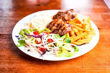 Restoranda sığır eti.