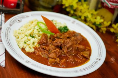 Restoranda sığır eti.