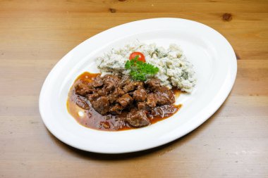 Restoranda sığır eti.