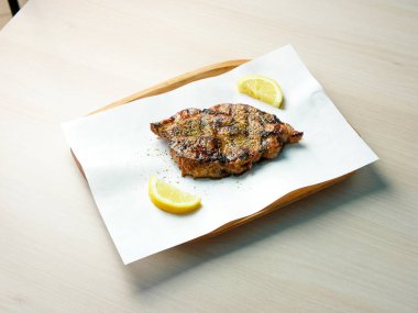 Restoranda sığır eti.