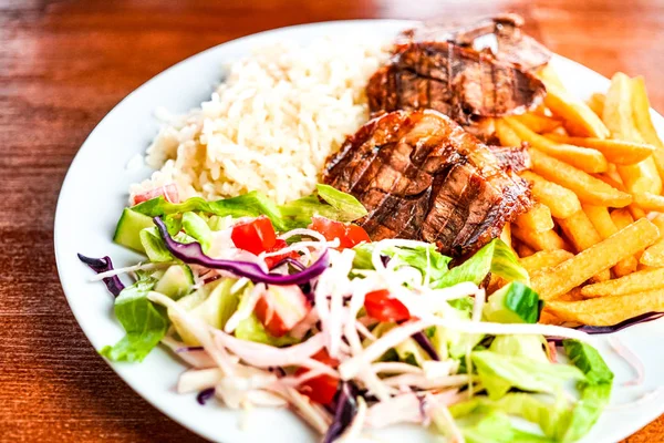 Restoranda sığır eti.