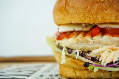 Restoranda köfteli hamburger.