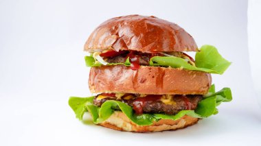 Restoranda köfteli hamburger.