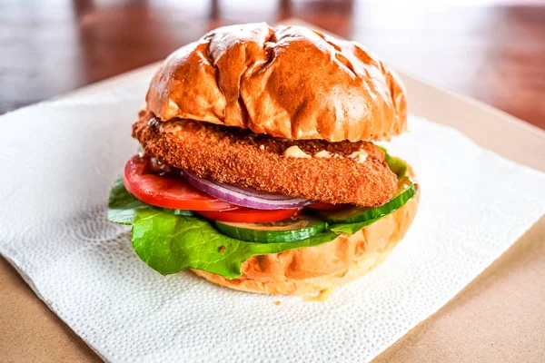 Restoranda köfteli hamburger.