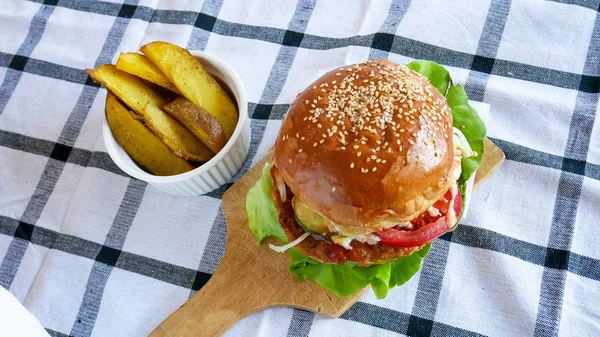 Meaty hamburger in a restaurant — Stock Photo, Image