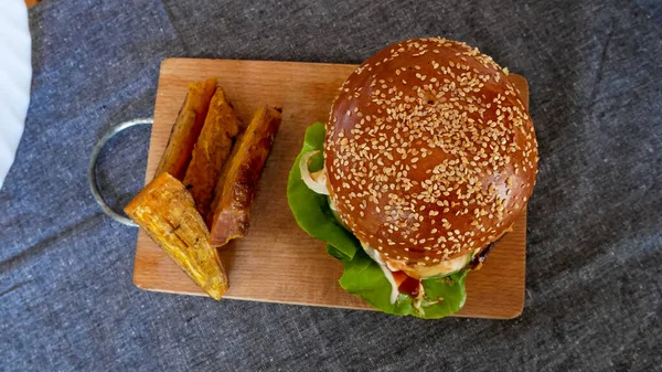 Meaty Hamburger Restaurant — Stock Photo, Image