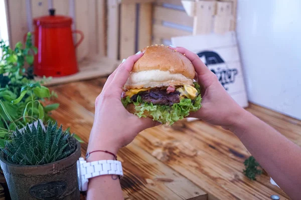 Fleischiger Hamburger Restaurant — Stockfoto