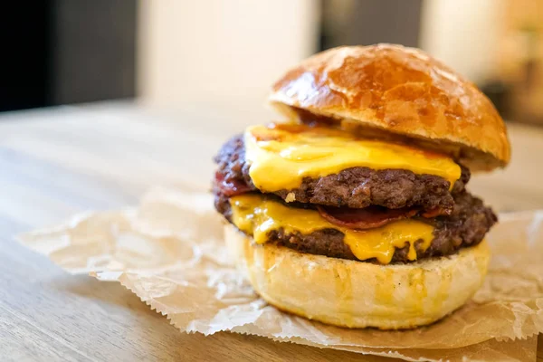 Hamburguesa Con Carne Restaurante —  Fotos de Stock