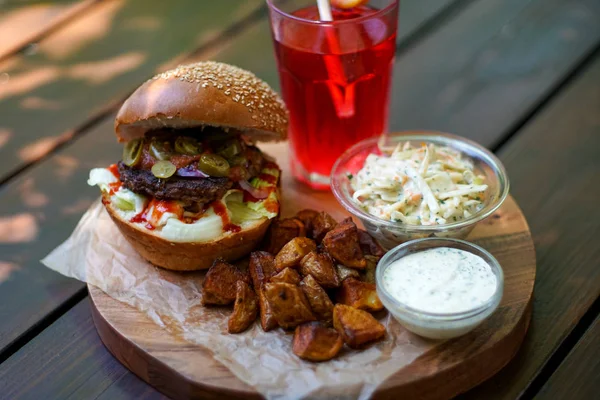 Hamburguesa Con Carne Restaurante —  Fotos de Stock