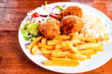 Restorandaki gurme tavuk yemeğinin yakın plan görüntüsü.  