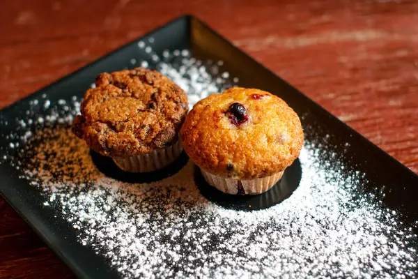 Close Uitzicht Heerlijke Zoete Cake Restauranttafel — Stockfoto