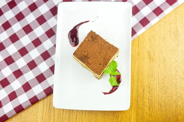 Nahaufnahme Köstlicher Süßer Kuchen Auf Dem Restauranttisch — Stockfoto
