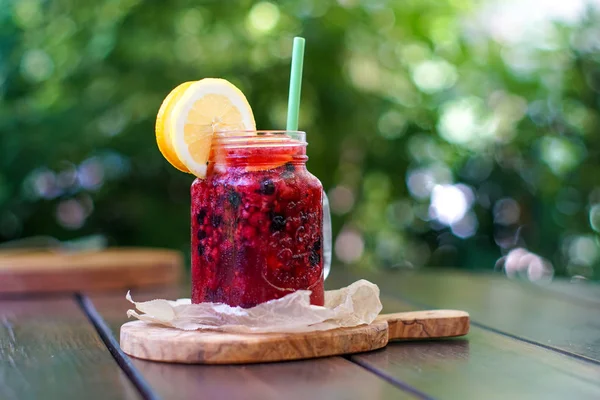 Vue Rapprochée Une Boisson Cocktail Fraîche Sur Table Restaurant — Photo