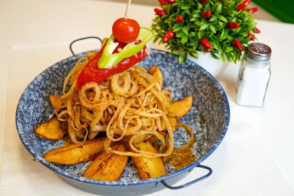 Lokantadaki Asya yemeğinin yakın plan görüntüsü.