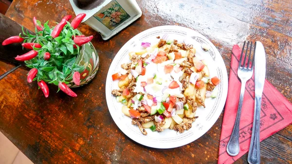 Vista Cerca Del Delicioso Plato Gyros Mesa Del Restaurante — Foto de Stock