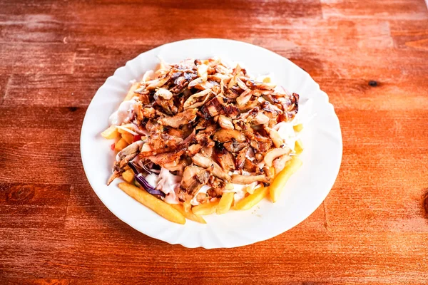 Lokantada lezzetli Yunan yemeği jiroskoplarının yakın plan görüntüsü 