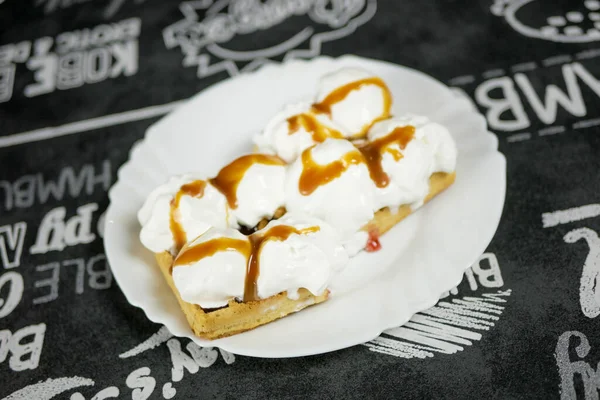 Vista Cerca Del Delicioso Postre Dulce Mesa Del Restaurante — Foto de Stock