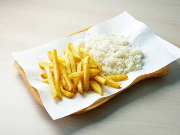 Nahaufnahme Von Leckeren Pommes Auf Dem Restauranttisch — Stockfoto