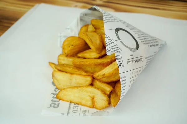 Nahaufnahme Von Leckeren Pommes Auf Dem Restauranttisch — Stockfoto