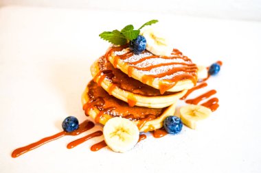 Restoran masasında krep.