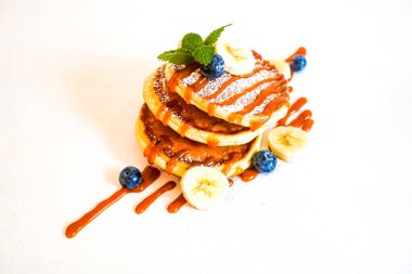 Restoran masasında krep.