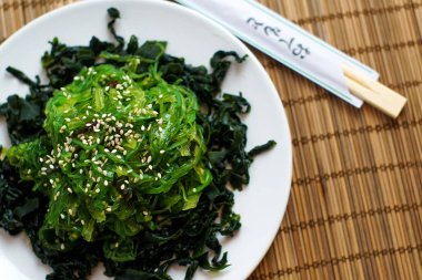 Restoran masasında makarna.