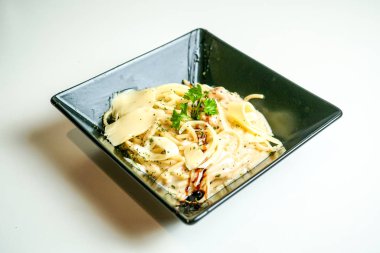 Restoran masasında makarna.