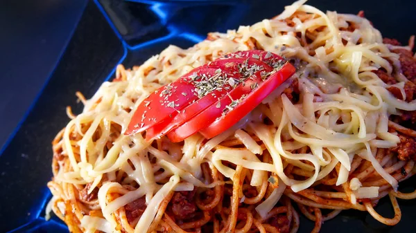 Piatto Pasta Tavolo Ristorante — Foto Stock