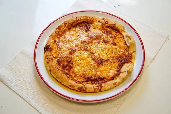 Pizza Ett Restaurangbord — Stockfoto