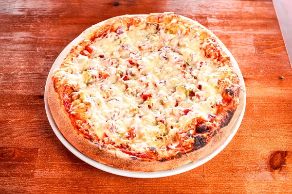 Pizza Ett Restaurangbord — Stockfoto