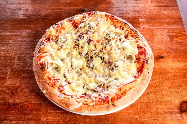 Pizza Ett Restaurangbord — Stockfoto