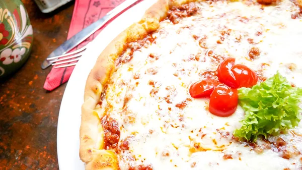 Pizza Sur Une Table Restaurant — Photo