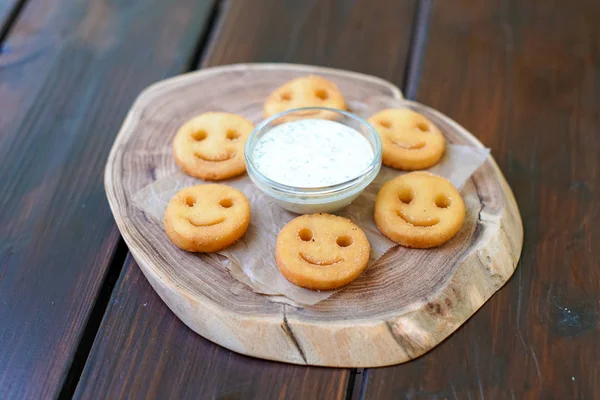 Restoran masasında sos.