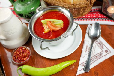 Restoran masasında çorba.