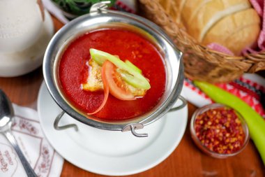 Restoran masasında çorba.