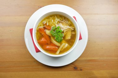 Restoran masasında çorba.