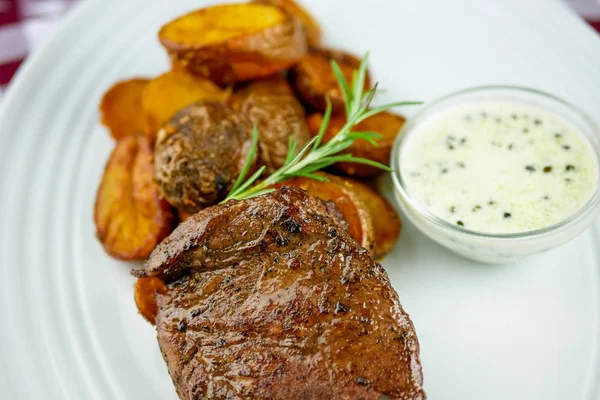 Steak Sur Une Table Restaurant — Photo