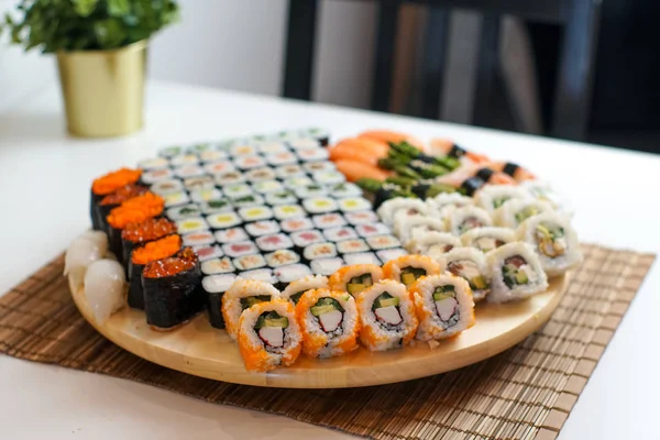 Sushi Ett Restaurangbord — Stockfoto