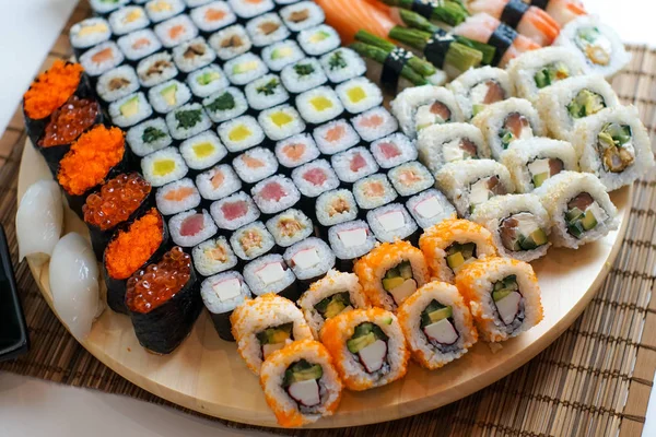 Sushi Ett Restaurangbord — Stockfoto