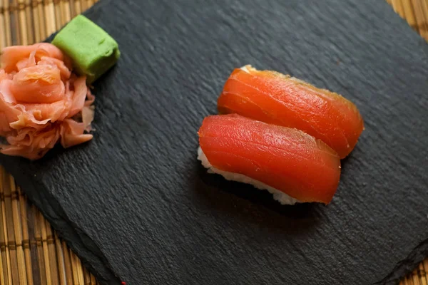 Sushi Ett Restaurangbord — Stockfoto