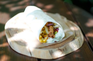 Restoran masasında tortilla.