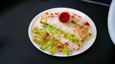 Restoran masasında tortilla.