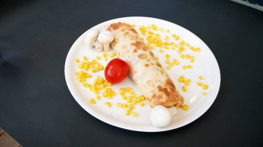 Restoran masasında tortilla.