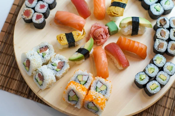 Sushi Ett Restaurangbord — Stockfoto