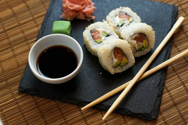 Sushi Ett Restaurangbord — Stockfoto